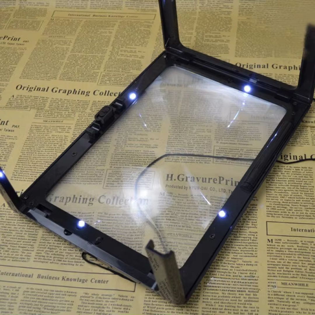 3-fach LED Vergrößerungsglas mit beleuchtetem Vollbild – Handfrei & leicht – Ideal für Senioren und Menschen mit Sehbeeinträchtigungen