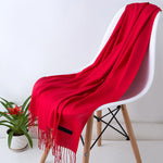 Luxurious cashmere scarf with an elegant design