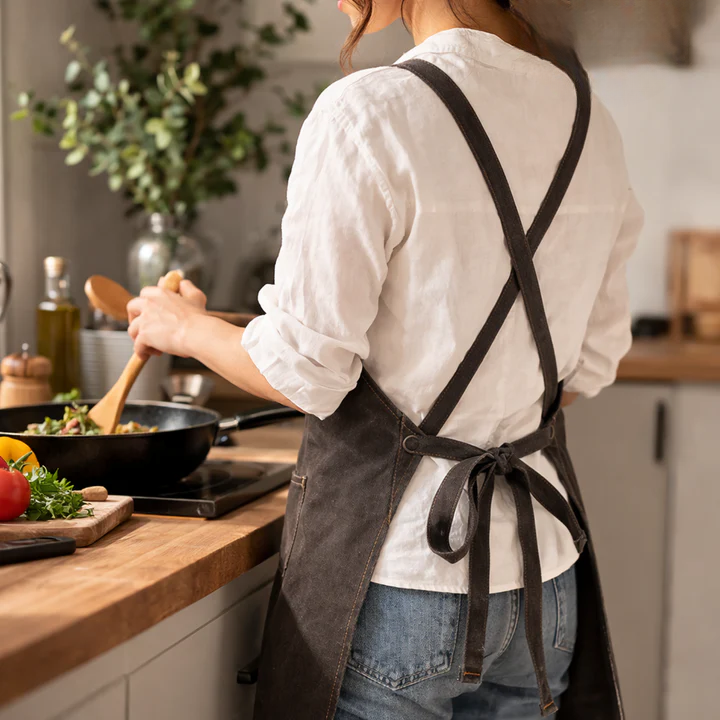 Robuster Canvas-Schürze mit Kreuzträgern und vielseitigen Taschen