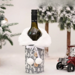 Weihnachtsflaschenhülle mit Fellkragen – festliche Weindekoration, Gnome