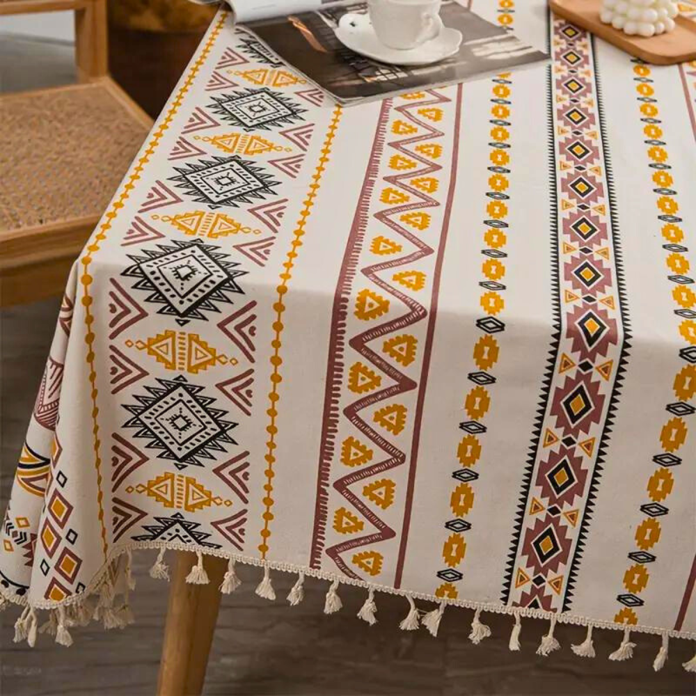 Elegante Ethno-Tischdecke mit stilvollen Quasten