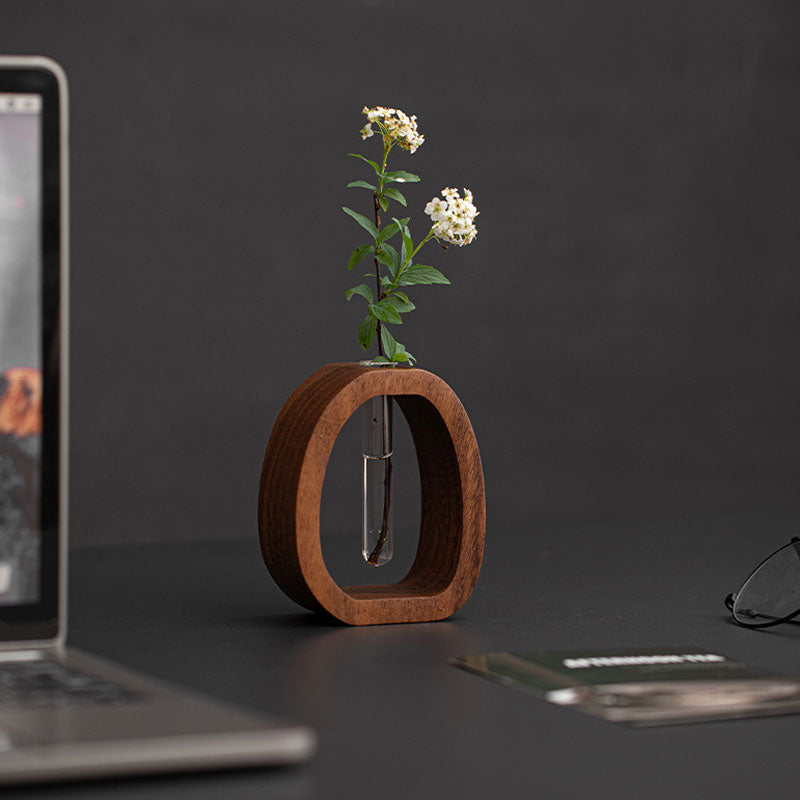 Wandvase aus Holz mit Glastube – Stilvolle Pflanzenpräsentation