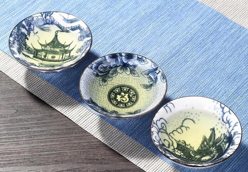 4-teiliges Teetassen-Set aus Blau- und Weißporzellan