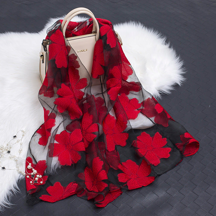 Blütenzauber | Eleganter Seidenschal mit floralen Motiven