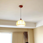 Minimalistische skandinavische LED Pendelleuchte mit beigem Stoffschirm für Wohnzimmer und Esszimmer, höhenverstellbar