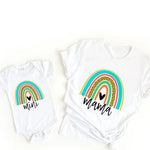 Passendes T-Shirt und Strampler im Regenbogen-Design für Mama und Tochter