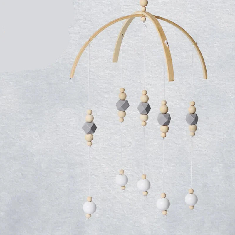 Baby-Mobile aus Buchenholz mit stilvollen Holzperlen