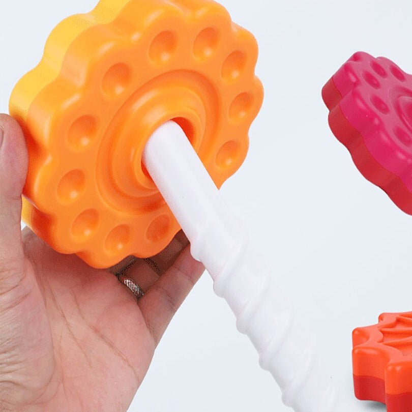 Bunter Stapelturm für kreativen Spielspaß