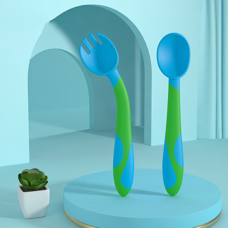 Ergonomisches Babybesteck Set mit rutschfestem Löffel und Gabel für Kinder