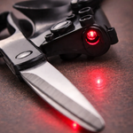 Stoffschneider mit Laserführung für präzise Schnitte