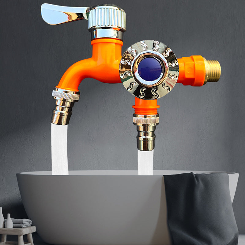 Doppelter Wasserhahn mit zwei Ausgängen