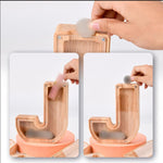 Handgefertigte Holzspardose mit Alphabet-Design