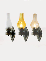 Antike Wandlampe aus Eisen mit Glas-Schirm in Bronze