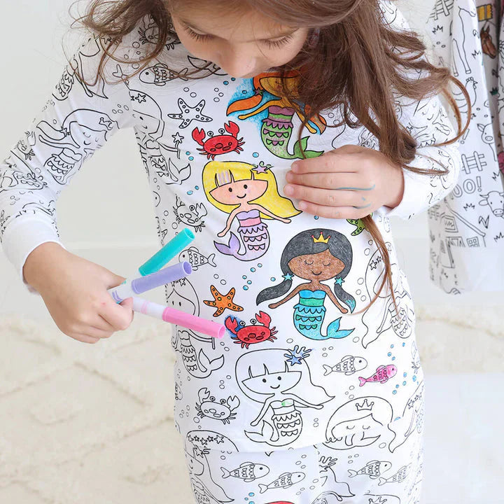 Selbstgestaltbarer Kinderpyjama zum Ausmalen