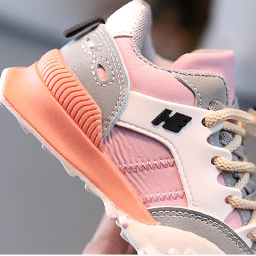 Bequeme und stabile Sportschuhe für Kinder – Moderner Stil