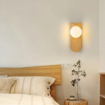 NaturaLuxe | Elegante Wandlampe aus Nussbaum für stilvolle Akzente