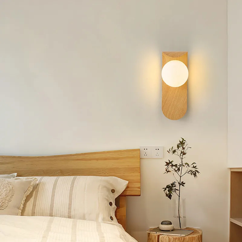 NaturaLuxe | Elegante Wandlampe aus Nussbaum für stilvolle Akzente