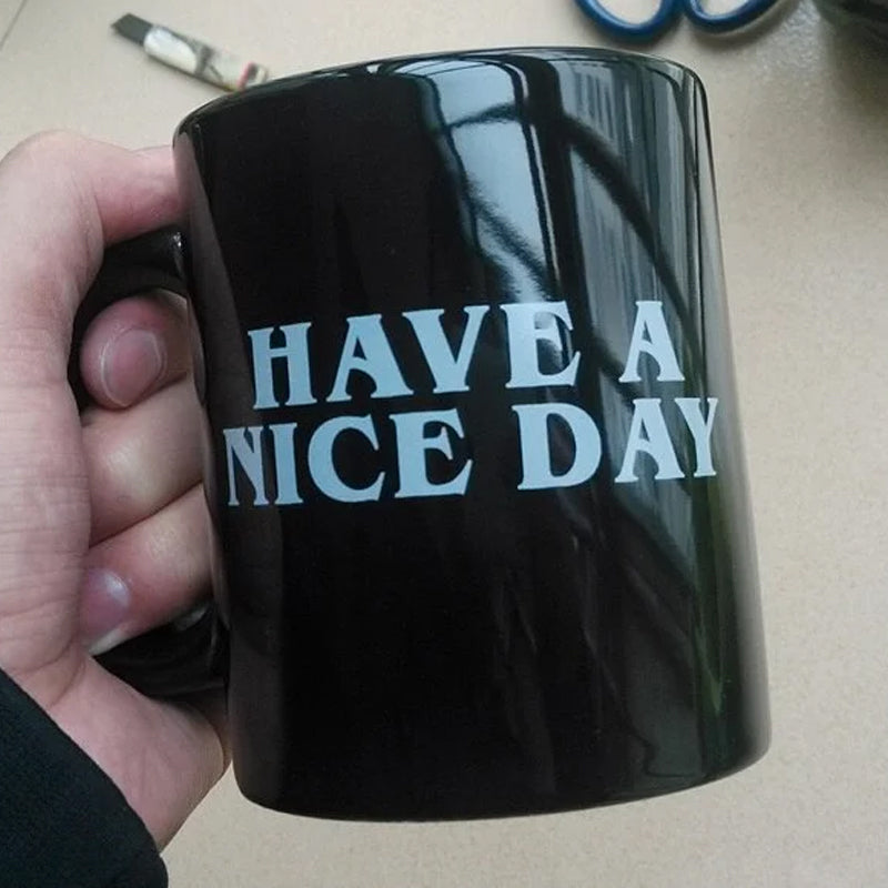 Kaffeebecher mit Mittelfinger – Lustiger Geschenkbecher "Schönen Tag