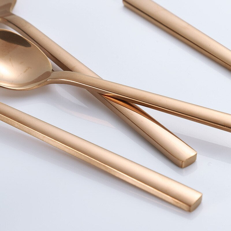 Elegantes 30-teiliges Besteckset für stilvolle Anlässe