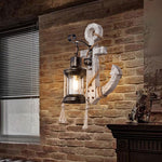 Rustikale Wandlampe aus Holz mit Voltyx Laterne