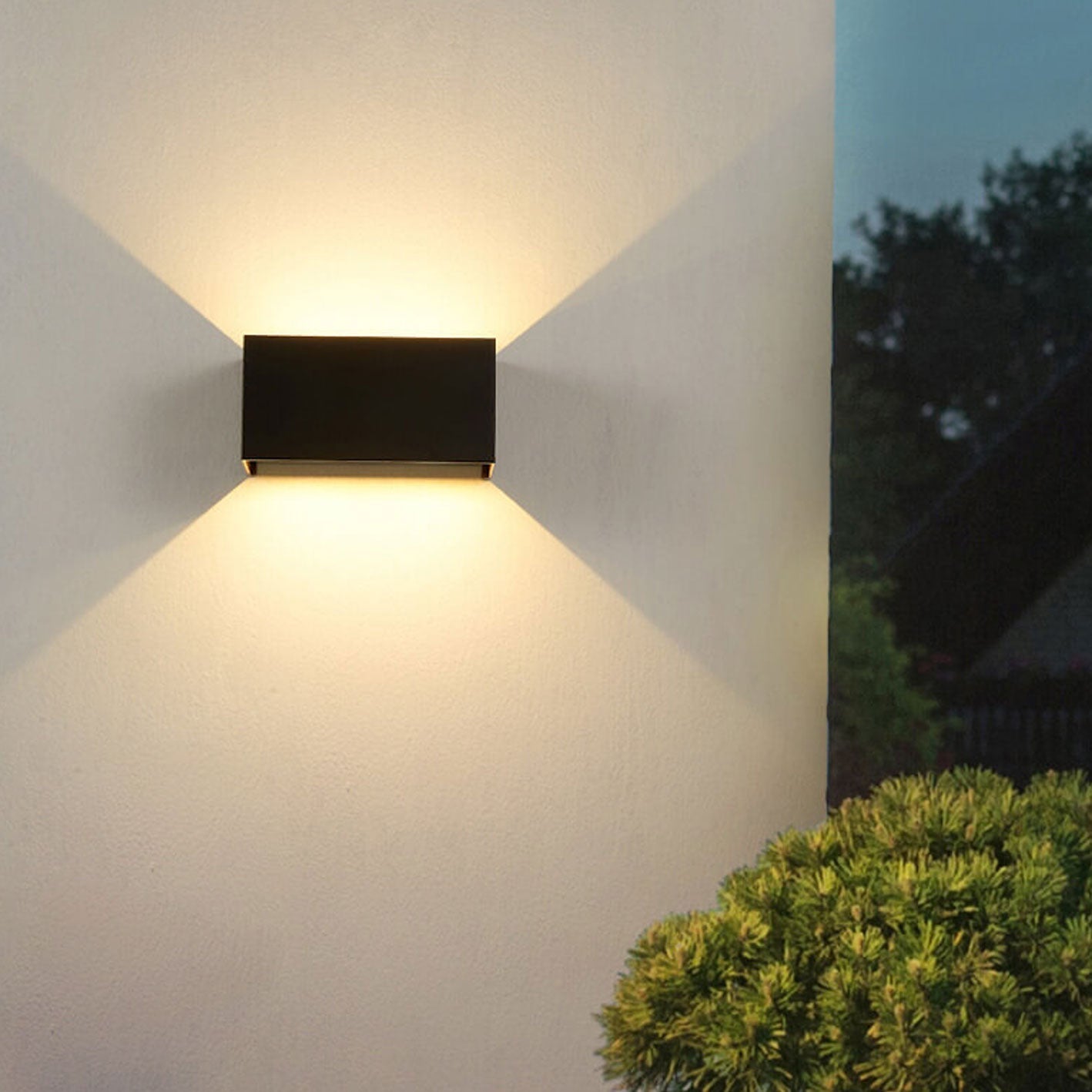 Wetterfeste LED Wandleuchte für den Außenbereich mit Auf- und Ablicht