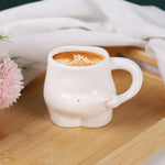 Charmante Keramiktasse mit rundem Bauchdesign