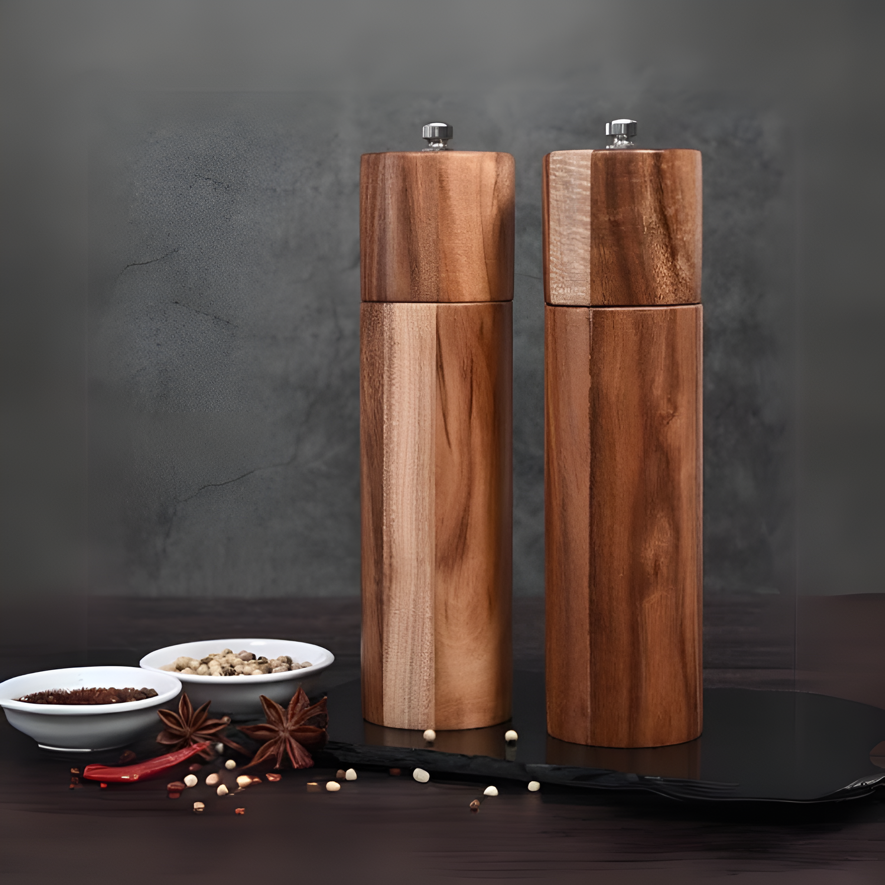 Elegante Holzgewürzmühlen für jedes Gericht