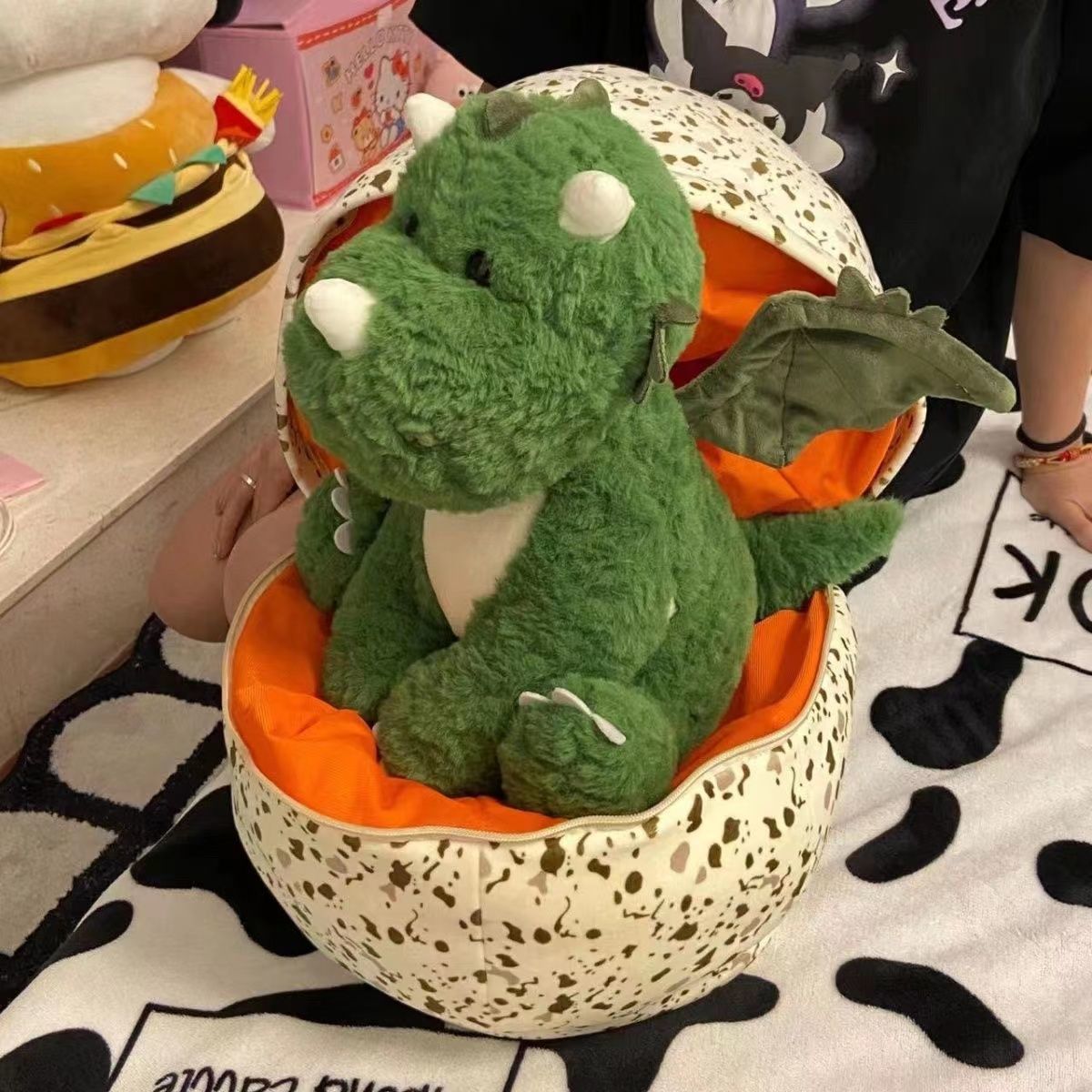 Kuscheliger Dino mit Ei - Klein