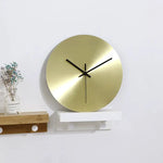Elegante Wanduhr mit zeitloser Anziehungskraft