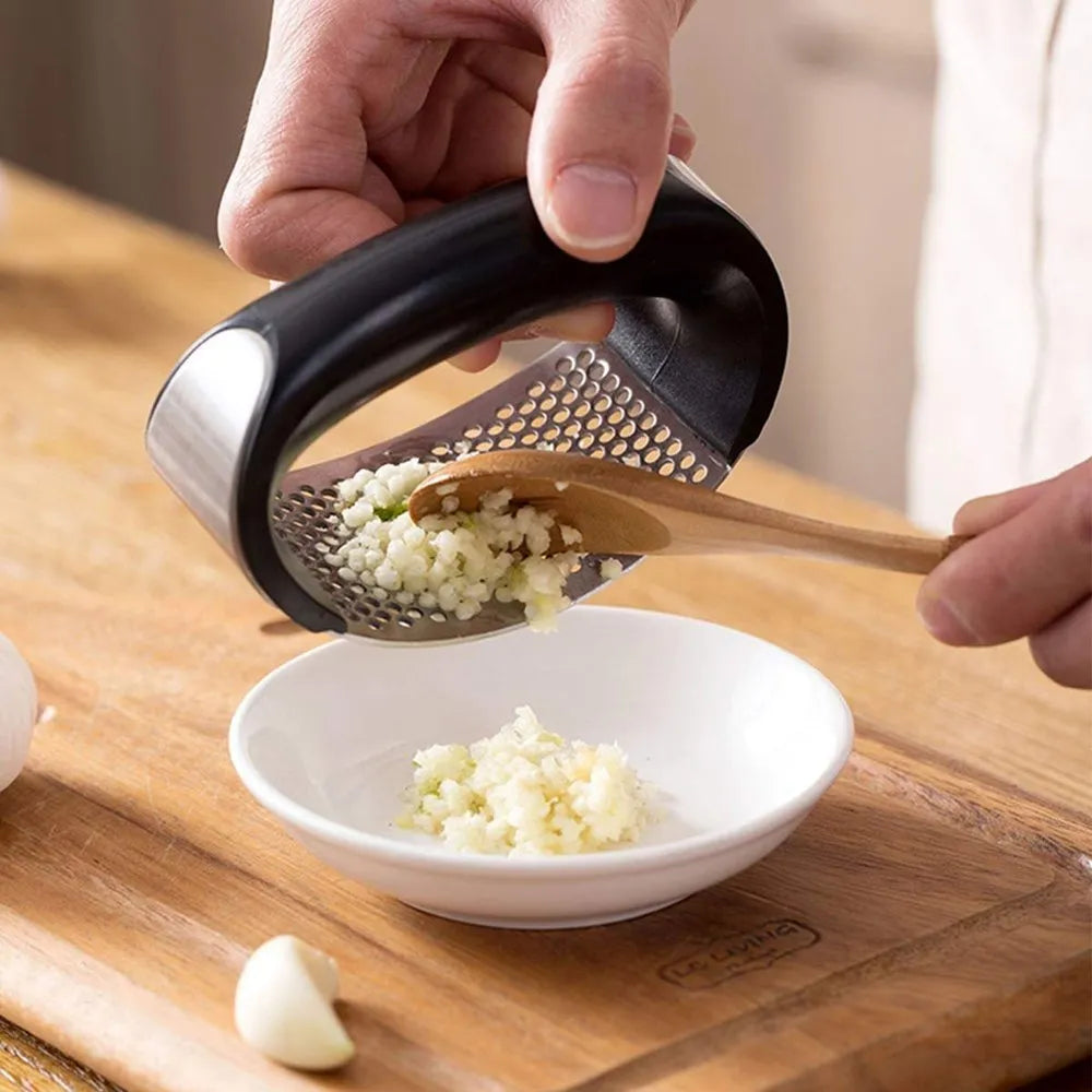 Garlic Master - Efficient Garlic Press with Comfort