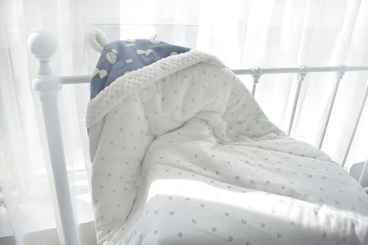 Kuscheldecke für Babys mit Kapuze – Fleece-Decke mit Ohren