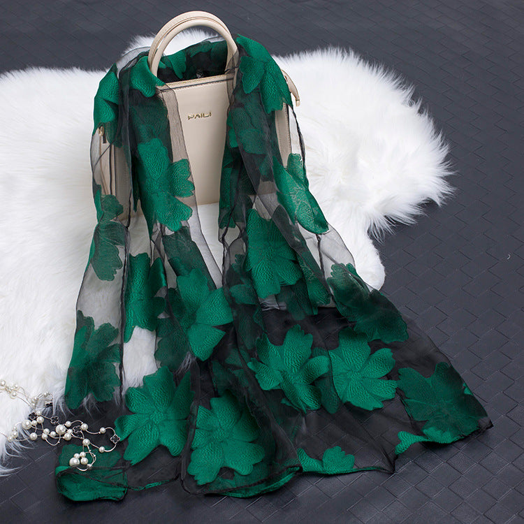 Blütenzauber | Eleganter Seidenschal mit floralen Motiven
