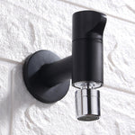 Eleganter Wandhahn mit Knopfgriff aus massivem Messing