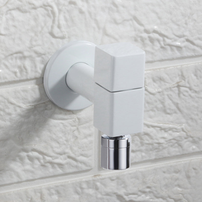 Eleganter Wandhahn mit Knopfgriff aus massivem Messing