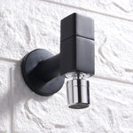 Eleganter Wandhahn mit Knopfgriff aus massivem Messing