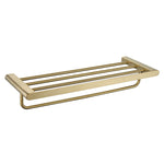 Elegantes Badezimmer-Set mit goldenen Handtuchhaltern