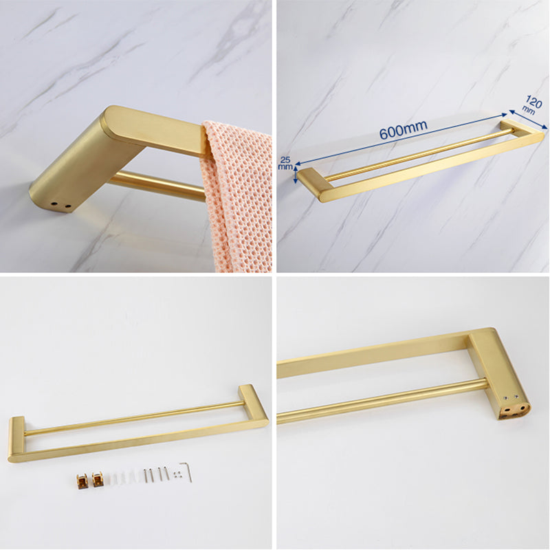 Elegantes Badezimmer-Set mit goldenen Handtuchhaltern