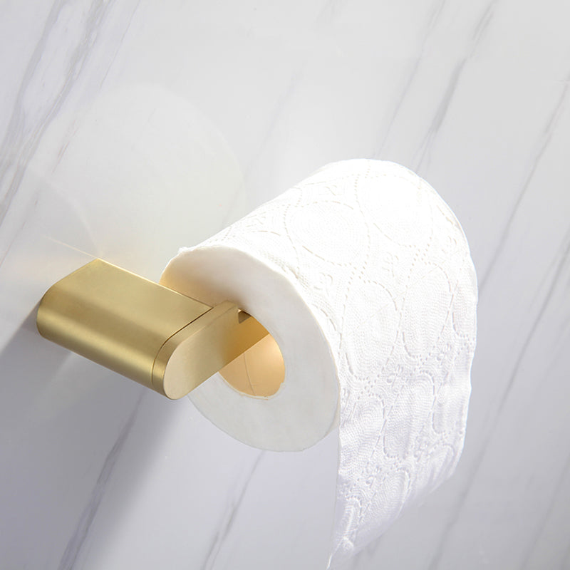 Elegantes Badezimmer-Set mit goldenen Handtuchhaltern