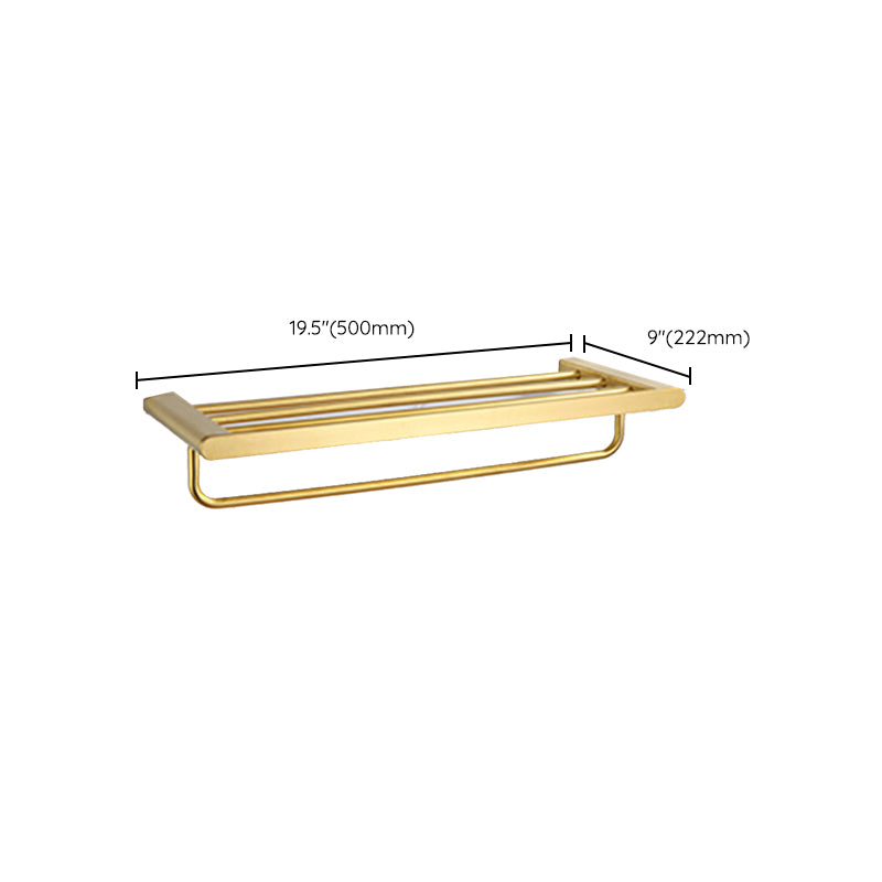 Elegantes Badezimmer-Set mit goldenen Handtuchhaltern