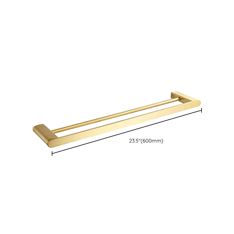 Elegantes Badezimmer-Set mit goldenen Handtuchhaltern