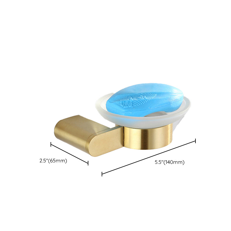 Elegantes Badezimmer-Set mit goldenen Handtuchhaltern