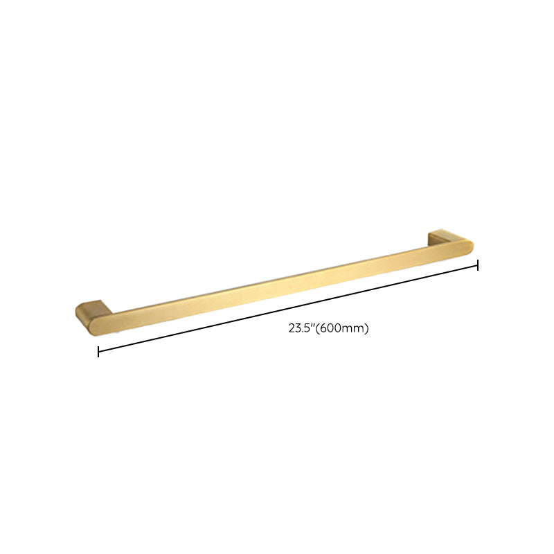 Elegantes Badezimmer-Set mit goldenen Handtuchhaltern