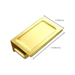 Elegantes Badezimmer-Set mit goldenen Handtuchhaltern