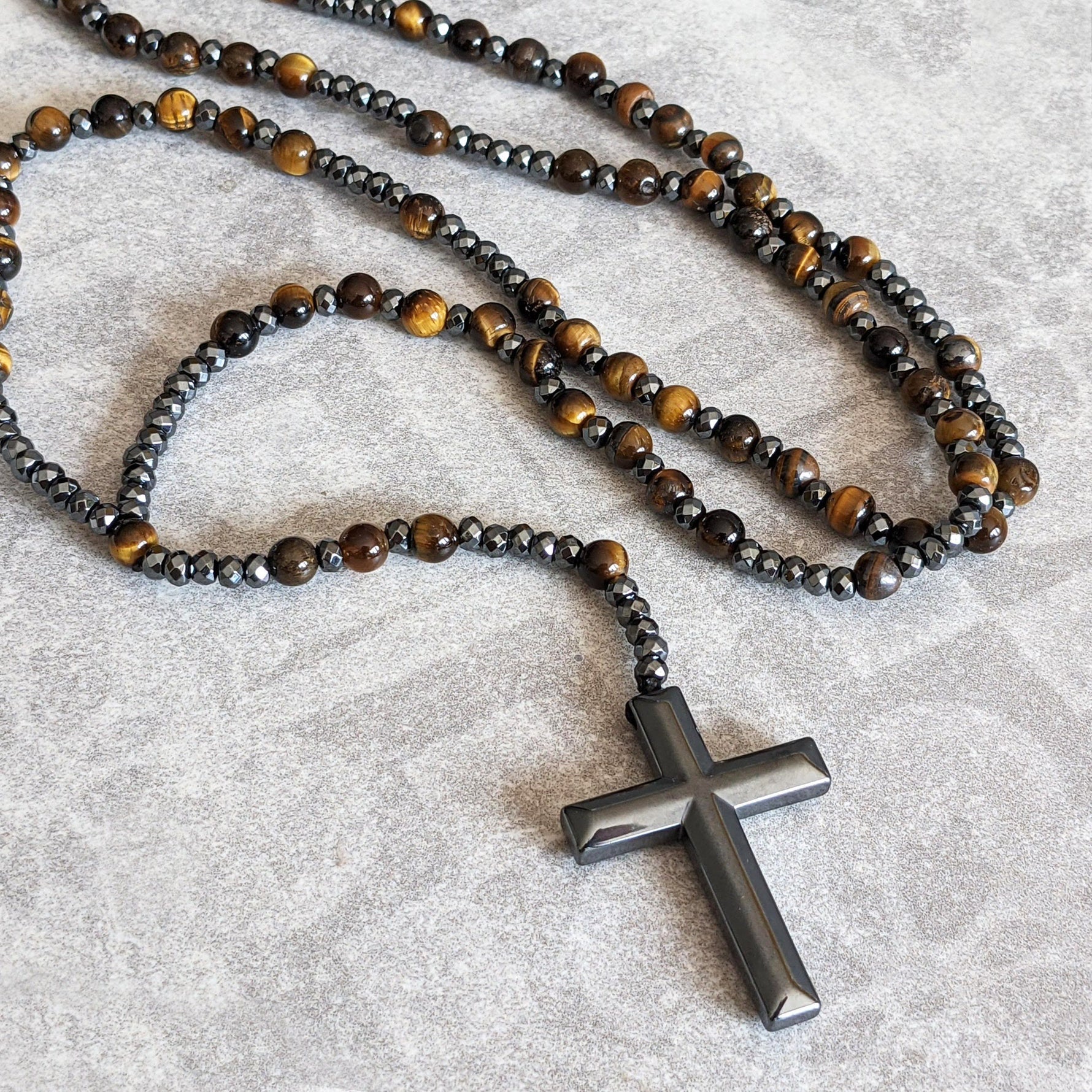 Spiritueller Anhänger mit Tigerauge und Lapislazuli – Rosenkranz für Männer