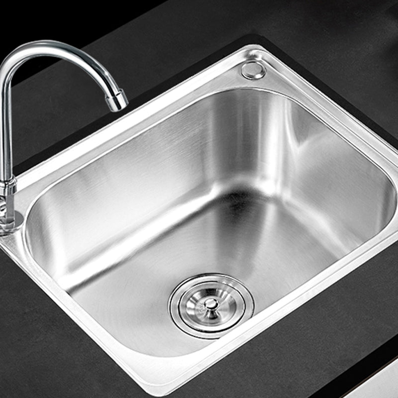 Eleganter Küchenspüle mit schmutzabweisender Oberfläche und Abflussset