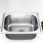 Eleganter Küchenspüle mit schmutzabweisender Oberfläche und Abflussset