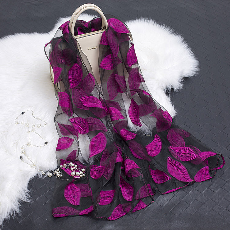 Blütenzauber | Eleganter Seidenschal mit floralen Motiven