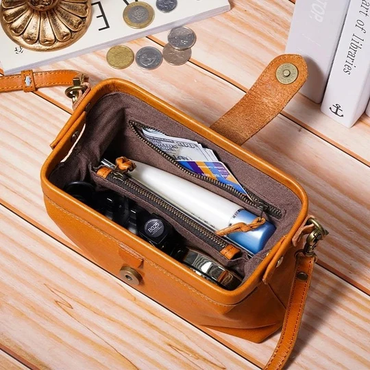 Retro-Inspirierte Ledertasche – Handgefertigt für Stilbewusste