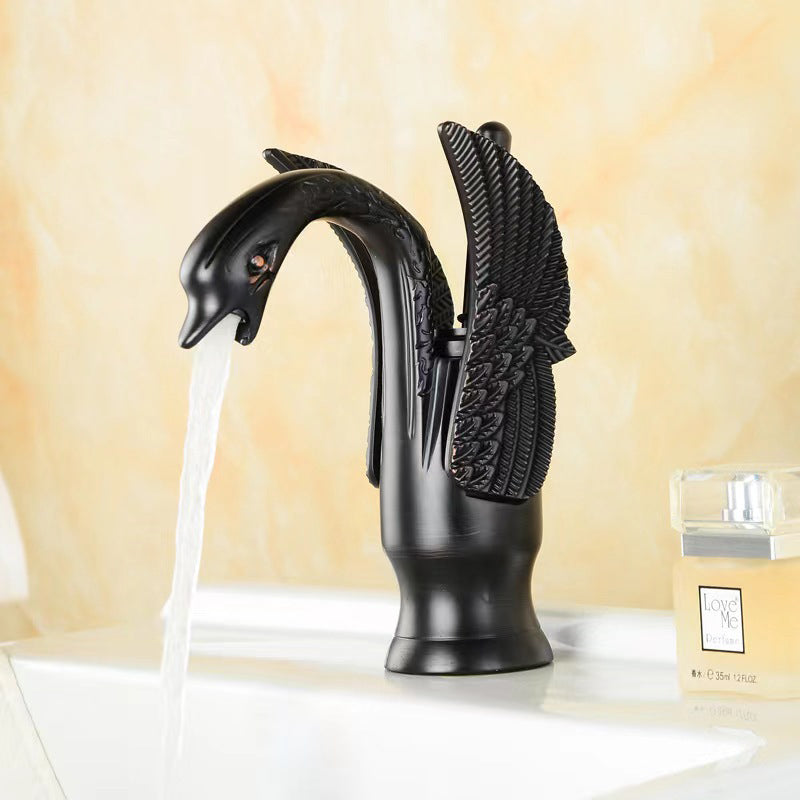 Eleganter Wasserhahn für das Badezimmer mit einem Hebel in verschiedenen Farben