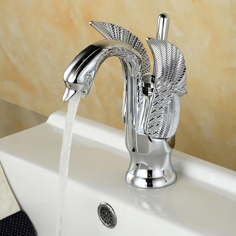 Eleganter Wasserhahn für das Badezimmer mit einem Hebel in verschiedenen Farben